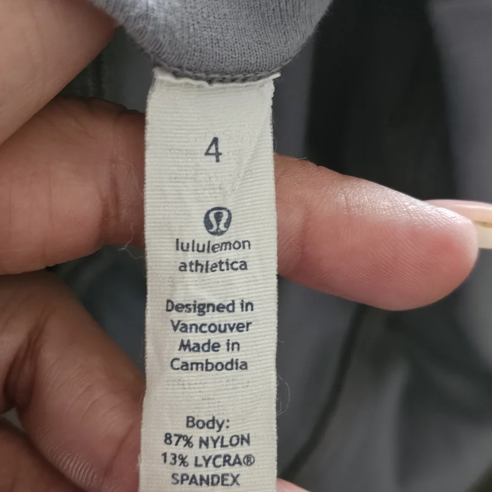 Lululemon athletica Gray Activewear Womens Crooped Yoga Workout Pant Size 4.